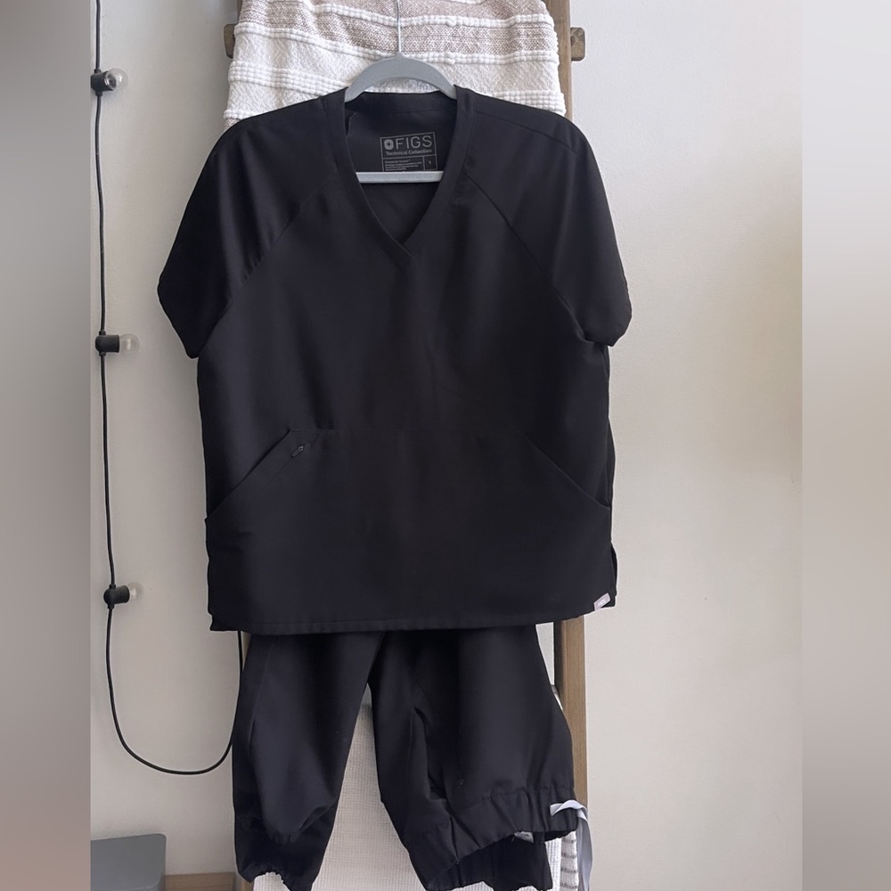 FIGS LIMITED EDITION STYLE SCRUB